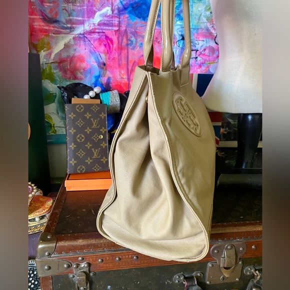 Pretty & Super Functional TORY BURCH Monogram Camel Canvas Tote Bag Purse Roomy - Picture 11 of 11